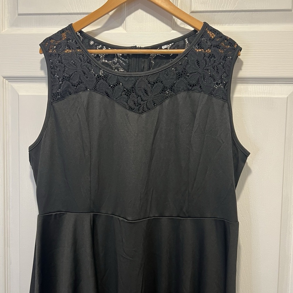 Black A-line sleeveless cocktail dress with a Floral lace top Size XXL
